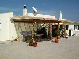 Aussenansicht mit Terrasse